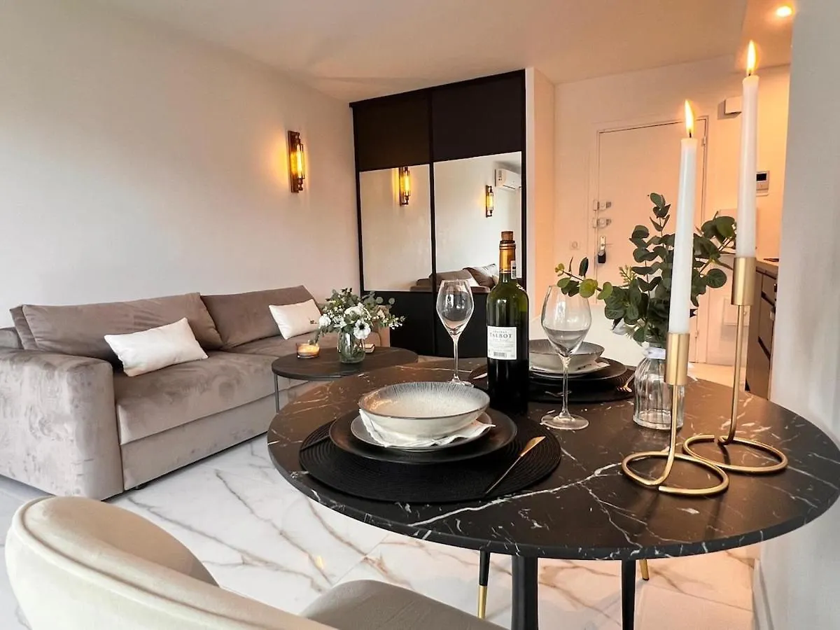 Apartment Luxury Appartment With Terrasse And Side Sea View Cannes