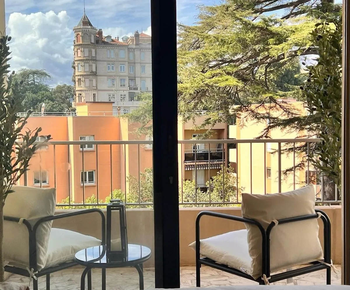 Apartment Luxury Appartment With Terrace And Side Sea View Cannes